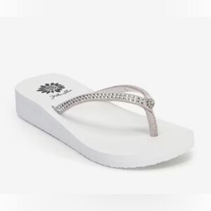 Yellow Box Jello Women’s White Wedge Flip Flops w Rhinestone straps Sz 9.5